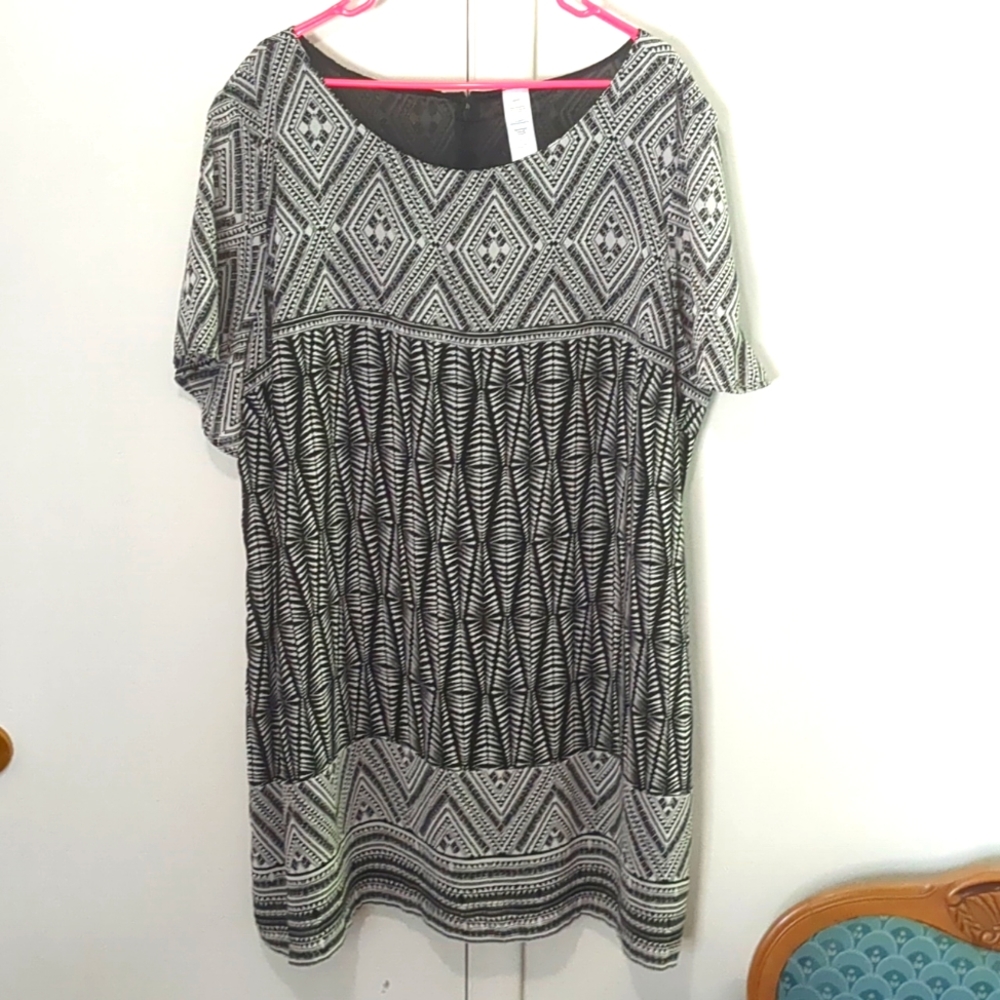 Black & White DRESS Sz 3X / 3T Short sleeve Knee length